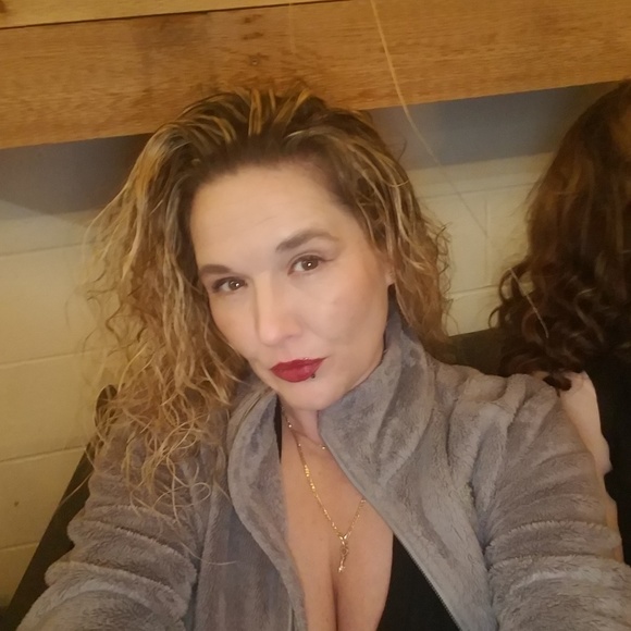 Meet your Posher, Maria - Picture 2 of 2